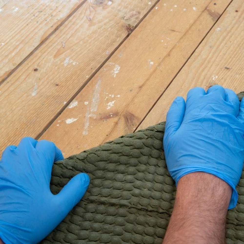 Lifting carpet underlay