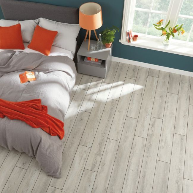 Karndean Van Gogh Light Distressed Oak VGW111T Vinyl Floor Tiles