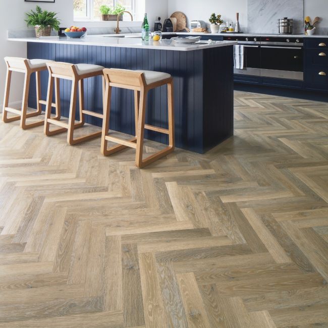 Bleached Driftwood Design Lvt Flooring Planks In Parquet Size That Can Be Installed In Hallways And Conservatories Sm-Kp99
