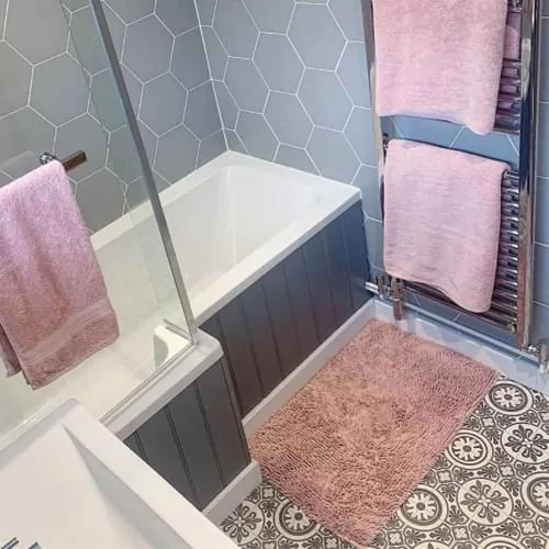 Hexagonal shower pattern that also includes Tangier 03 sheet vinyl flooring