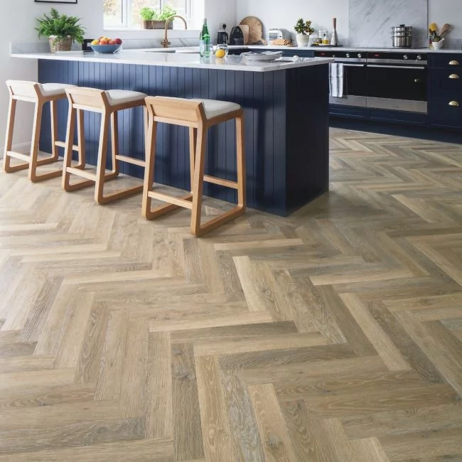 Bleached Driftwood Design Lvt Flooring Planks In Parquet Size That Can Be Installed In Hallways And Conservatories Sm-Kp99