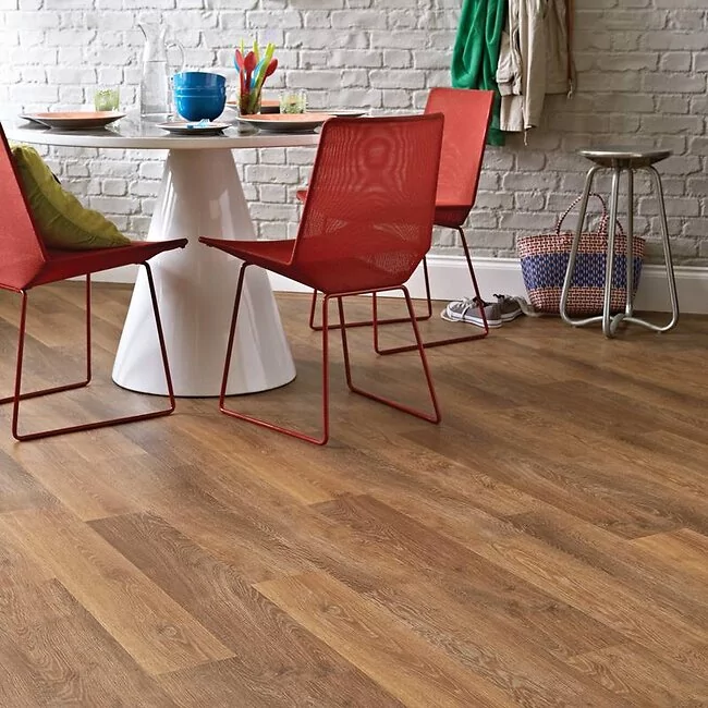 Classic Limed Oak Kp97 Karndean Lvt Wood Effect Planks In Dining Room With White Brick Wall And Red Chairs