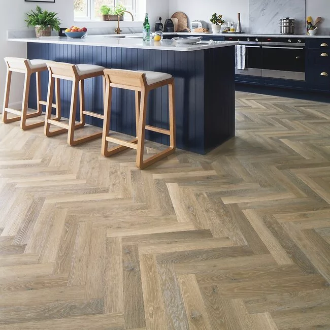 Bleached Driftwood Design Lvt Flooring Planks In Parquet Size That Can Be Installed In Hallways And Conservatories Sm-Kp99