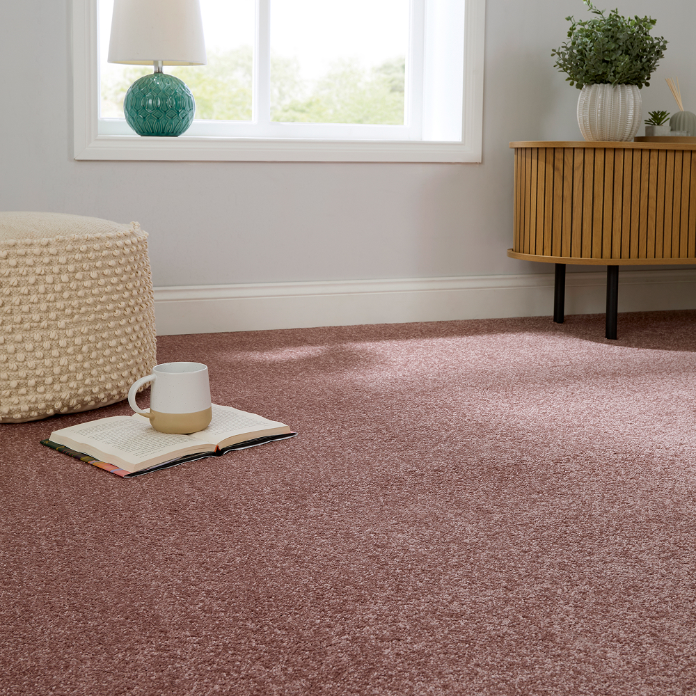 Leo_Saxony_Salmon_Carpet_In_Living_Room_With_Grey_Walls_Square